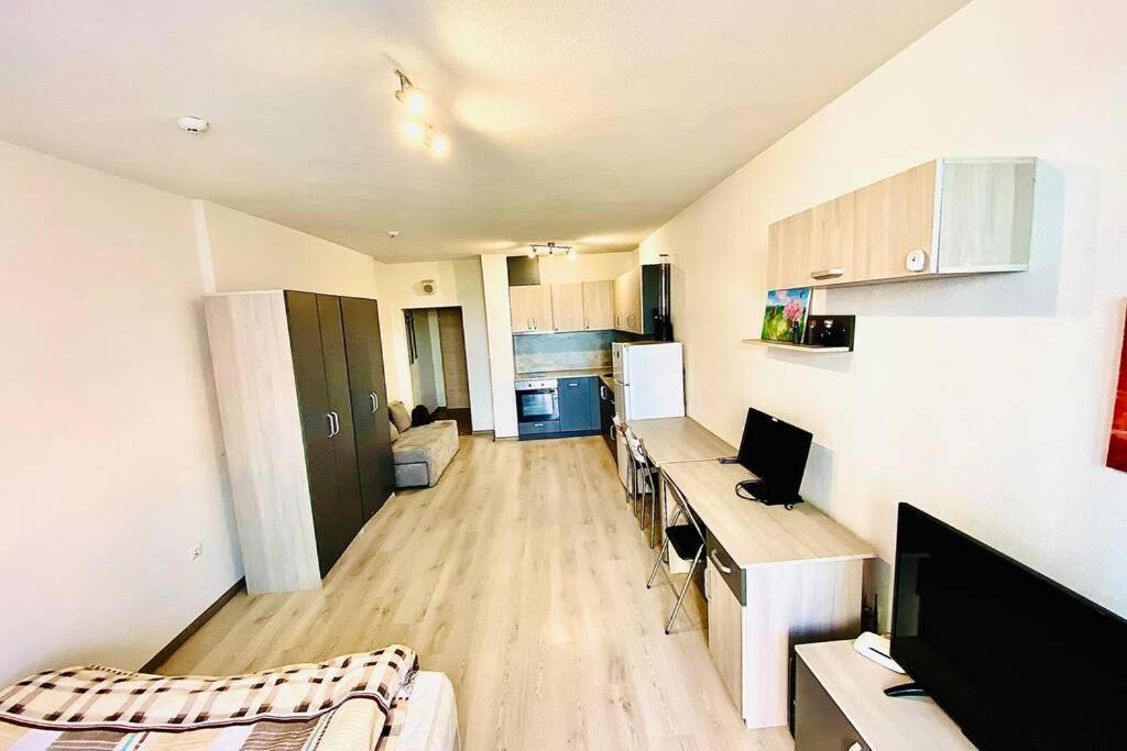 Ferienwohnung Large Studio In Studentski Grad With Huge Terrace Sofia Exterior foto